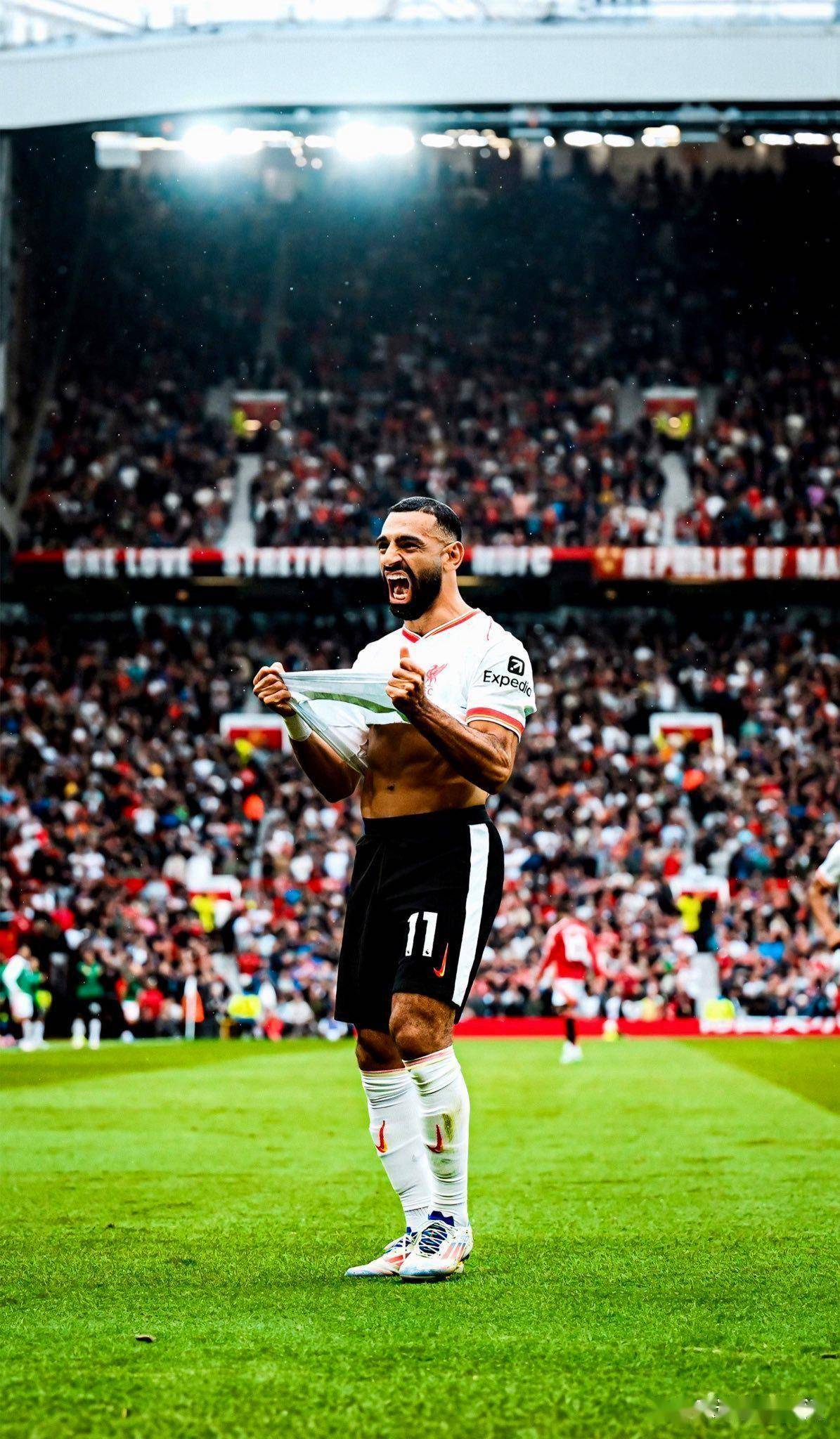 KAIYUN-包含萨拉赫迎来二十赛季出色发挥，巴黎圣日耳曼观众热烈欢呼！的词条